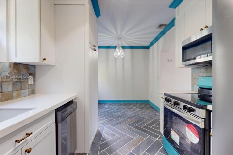 Купить виллу или дом в Майами-Бич, Флорида 1 спальня, 60.39м2, № 1976372 - фото 8