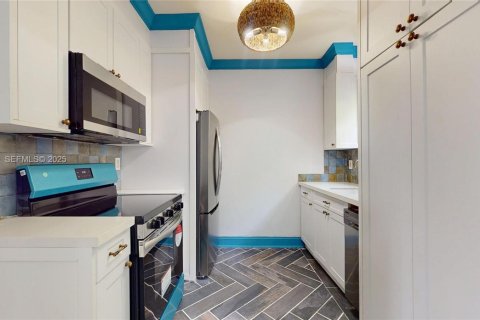 Купить виллу или дом в Майами-Бич, Флорида 1 спальня, 60.39м2, № 1976372 - фото 7