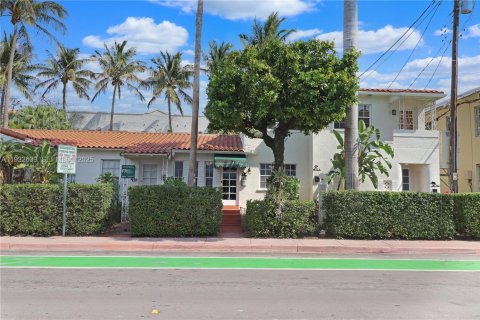 Купить виллу или дом в Майами-Бич, Флорида 1 спальня, 60.39м2, № 1976372 - фото 1