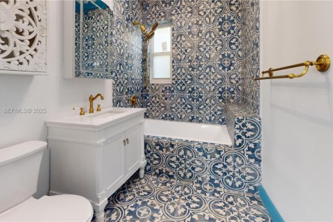 Купить виллу или дом в Майами-Бич, Флорида 1 спальня, 60.39м2, № 1976372 - фото 15