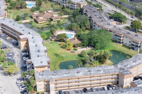 Снять в аренду кондоминиум в Лодердейл-Лейкс, Флорида 1 спальня, 63.55м2, № 2027626 - фото 21