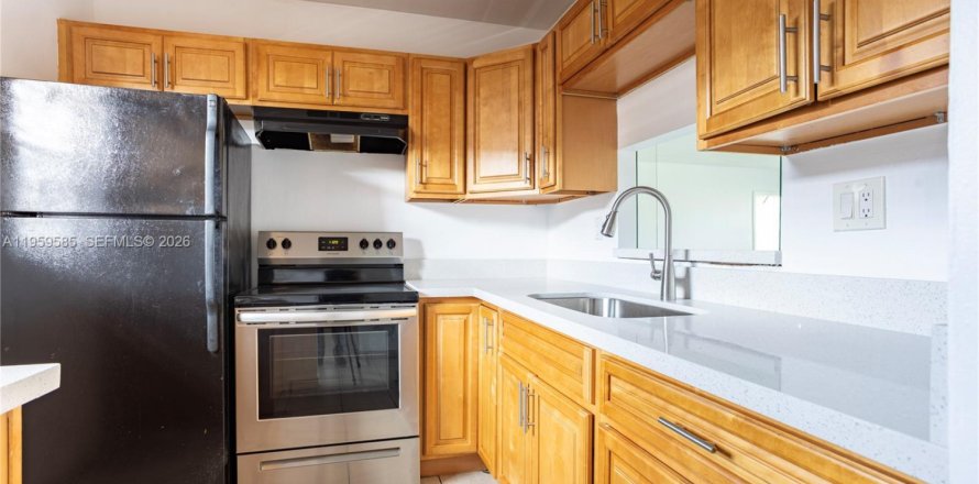 Кондоминиум с 1 спальней в Лодердейл-Лейкс, Флорида № 2027626