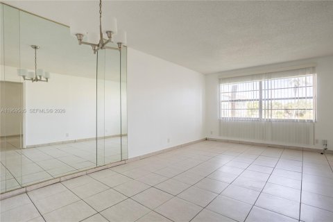 Снять в аренду кондоминиум в Лодердейл-Лейкс, Флорида 1 спальня, 63.55м2, № 2027626 - фото 7