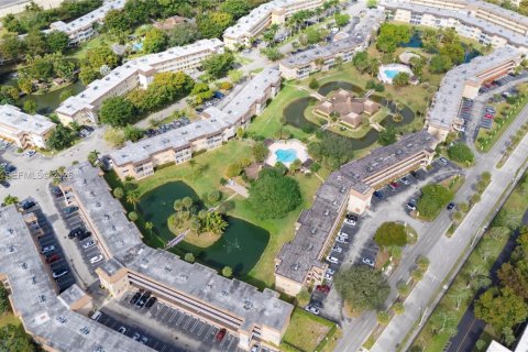 Снять в аренду кондоминиум в Лодердейл-Лейкс, Флорида 1 спальня, 63.55м2, № 2027626 - фото 15