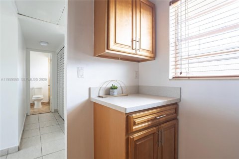 Снять в аренду кондоминиум в Лодердейл-Лейкс, Флорида 1 спальня, 63.55м2, № 2027626 - фото 2