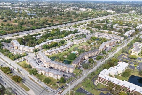 Снять в аренду кондоминиум в Лодердейл-Лейкс, Флорида 1 спальня, 63.55м2, № 2027626 - фото 17