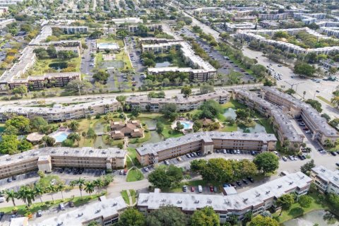 Снять в аренду кондоминиум в Лодердейл-Лейкс, Флорида 1 спальня, 63.55м2, № 2027626 - фото 23