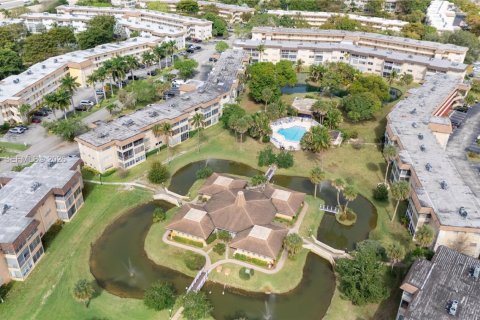Снять в аренду кондоминиум в Лодердейл-Лейкс, Флорида 1 спальня, 63.55м2, № 2027626 - фото 27
