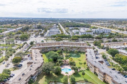 Снять в аренду кондоминиум в Лодердейл-Лейкс, Флорида 1 спальня, 63.55м2, № 2027626 - фото 26