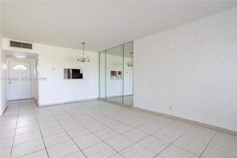 Снять в аренду кондоминиум в Лодердейл-Лейкс, Флорида 1 спальня, 63.55м2, № 2027626 - фото 5