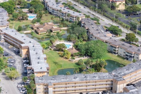 Снять в аренду кондоминиум в Лодердейл-Лейкс, Флорида 1 спальня, 63.55м2, № 2027626 - фото 20