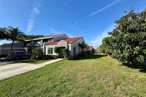 Touwnhouse à louer à Miami, Floride: 2 chambres, 93.83 m2 № 1989462 - photo 1