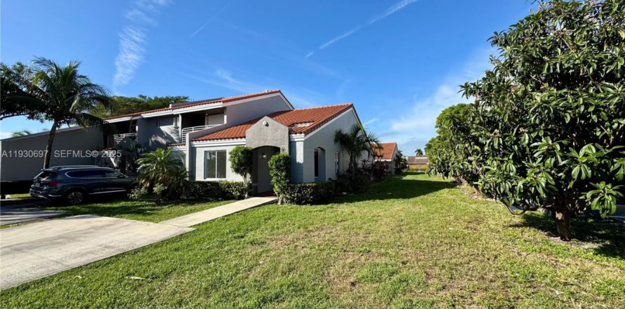 Touwnhouse à Miami, Floride 2 chambres, 93.83 m2 № 1989462