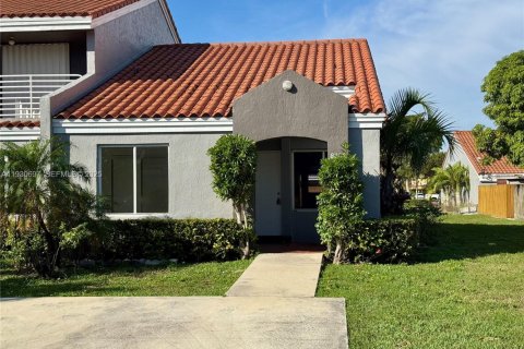 Touwnhouse à louer à Miami, Floride: 2 chambres, 93.83 m2 № 1989462 - photo 2