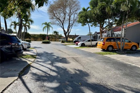 Touwnhouse à louer à Miami, Floride: 2 chambres, 93.83 m2 № 1989462 - photo 25