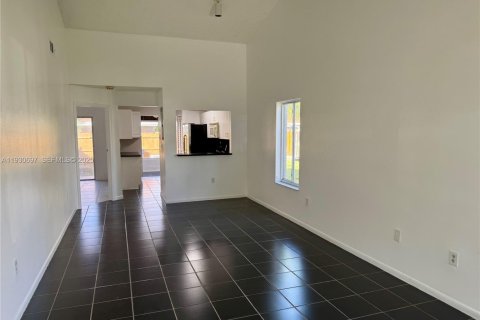 Touwnhouse à louer à Miami, Floride: 2 chambres, 93.83 m2 № 1989462 - photo 4