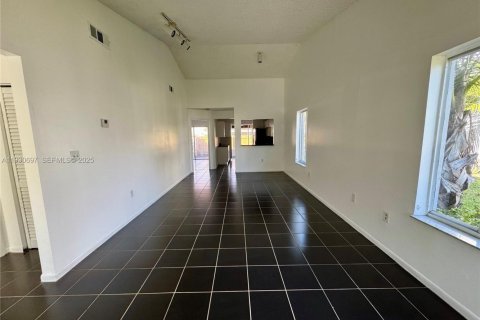 Touwnhouse à louer à Miami, Floride: 2 chambres, 93.83 m2 № 1989462 - photo 23