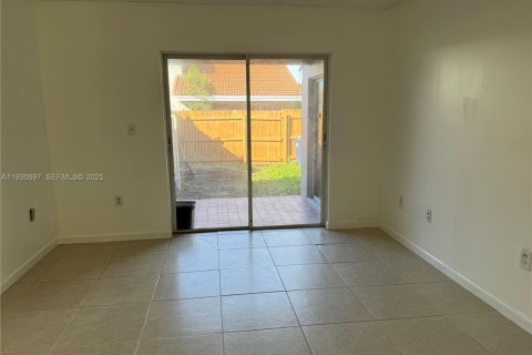 Touwnhouse à louer à Miami, Floride: 2 chambres, 93.83 m2 № 1989462 - photo 12
