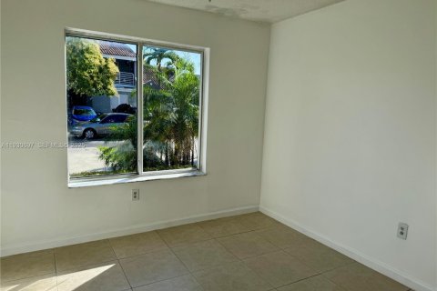 Touwnhouse à louer à Miami, Floride: 2 chambres, 93.83 m2 № 1989462 - photo 5