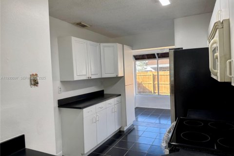 Touwnhouse à louer à Miami, Floride: 2 chambres, 93.83 m2 № 1989462 - photo 19