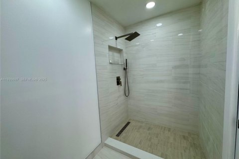 Touwnhouse à louer à Miami, Floride: 2 chambres, 93.83 m2 № 1989462 - photo 14