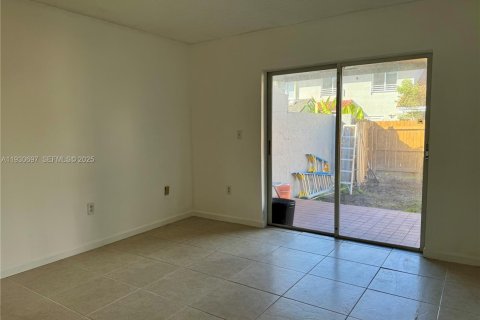 Touwnhouse à louer à Miami, Floride: 2 chambres, 93.83 m2 № 1989462 - photo 11