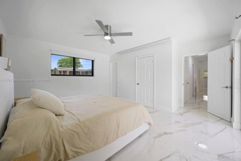 Casa en venta en North Miami Beach, Florida, 4 dormitorios, 190.64 m2 № 1865602 - foto 9
