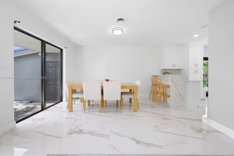 Casa en venta en North Miami Beach, Florida, 4 dormitorios, 190.64 m2 № 1865602 - foto 25