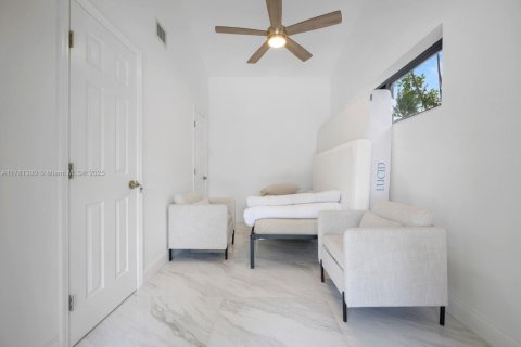 Casa en venta en North Miami Beach, Florida, 4 dormitorios, 190.64 m2 № 1865602 - foto 12
