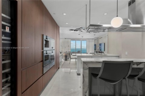 Condo in Sunny Isles Beach, Florida, 3 bedrooms  № 1607058 - photo 15