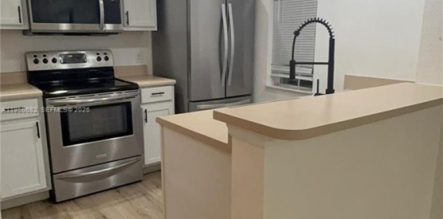 Touwnhouse à Kissimmee, Floride 4 chambres № 2153495