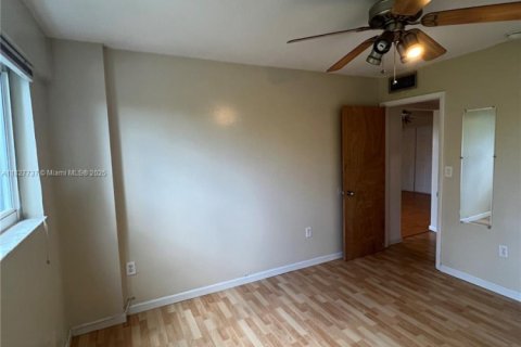 Copropriété à vendre à North Miami, Floride: 1 chambre, 61.87 m2 № 1977261 - photo 13