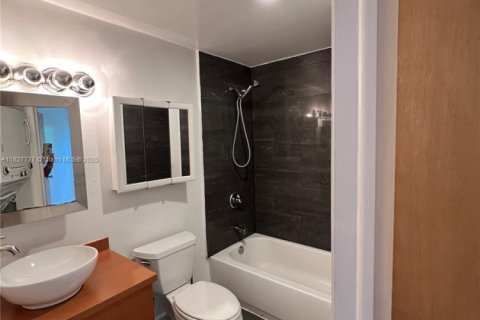Copropriété à vendre à North Miami, Floride: 1 chambre, 61.87 m2 № 1977261 - photo 14