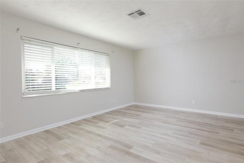 Casa en venta en Saint Petersburg, Florida, 4 dormitorios, 165.09 m2 № 1857734 - foto 5