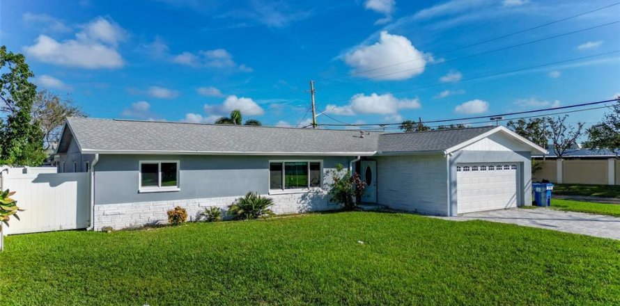 Casa en Saint Petersburg, Florida 4 dormitorios, 165.09 m2 № 1857734