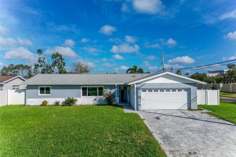 Casa en venta en Saint Petersburg, Florida, 4 dormitorios, 165.09 m2 № 1857734 - foto 2