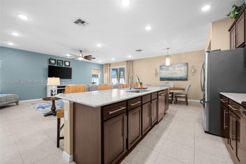 Casa en venta en Cape Coral, Florida, 3 dormitorios, 192.03 m2 № 2019863 - foto 12