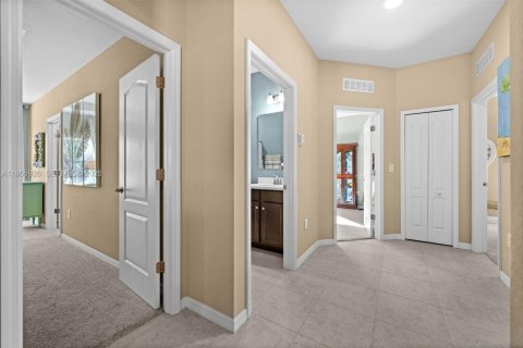 Casa en venta en Cape Coral, Florida, 3 dormitorios, 192.03 m2 № 2019863 - foto 16