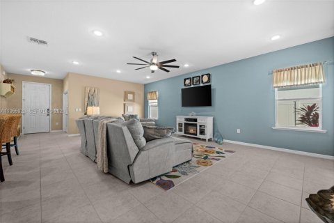 Casa en venta en Cape Coral, Florida, 3 dormitorios, 192.03 m2 № 2019863 - foto 15