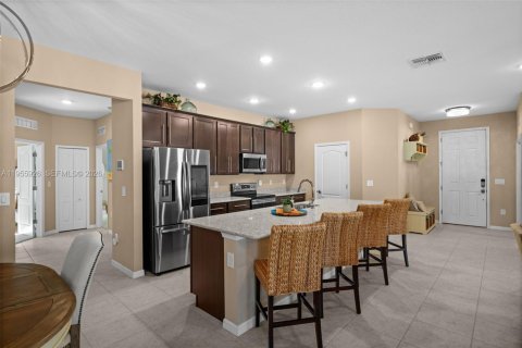 Casa en venta en Cape Coral, Florida, 3 dormitorios, 192.03 m2 № 2019863 - foto 13