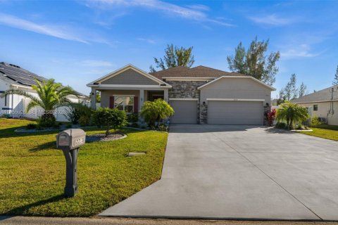 Casa en venta en Cape Coral, Florida, 3 dormitorios, 192.03 m2 № 2019863 - foto 2