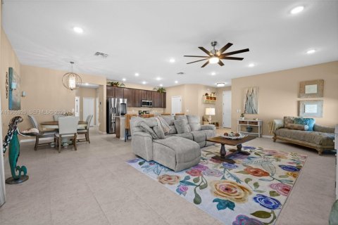 Casa en venta en Cape Coral, Florida, 3 dormitorios, 192.03 m2 № 2019863 - foto 14