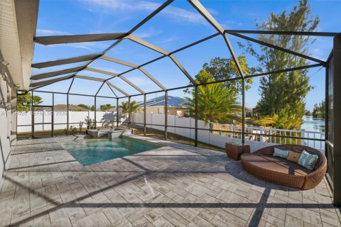 Casa en venta en Cape Coral, Florida, 3 dormitorios, 192.03 m2 № 2019863 - foto 30