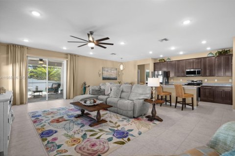 Casa en venta en Cape Coral, Florida, 3 dormitorios, 192.03 m2 № 2019863 - foto 10
