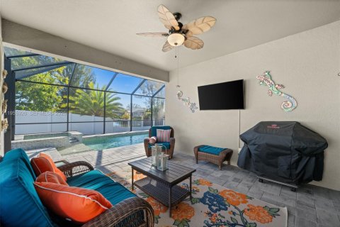 Casa en venta en Cape Coral, Florida, 3 dormitorios, 192.03 m2 № 2019863 - foto 27