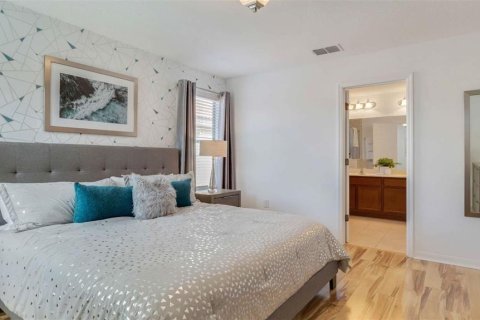 Casa en venta en Kissimmee, Florida, 6 dormitorios, 326.27 m2 № 2229851 - foto 2
