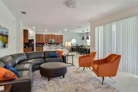 Casa en venta en Kissimmee, Florida, 6 dormitorios, 326.27 m2 № 2229851 - foto 19