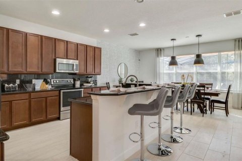 Casa en venta en Kissimmee, Florida, 6 dormitorios, 326.27 m2 № 2229851 - foto 16
