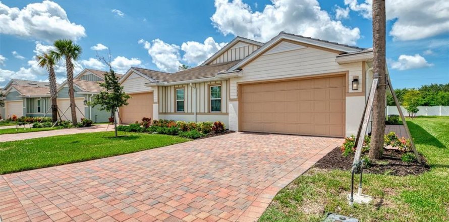 House in Venice, Florida 2 bedrooms, 138.98 sq.m. № 1820540
