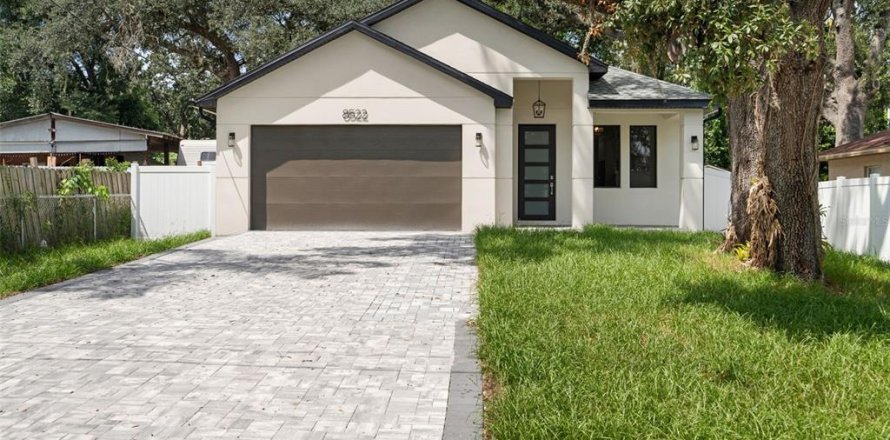 House in Tampa, Florida 3 bedrooms, 159.79 sq.m. № 2368883